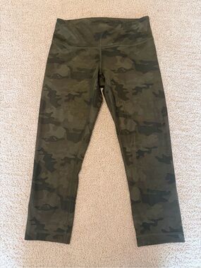 High-Rise Camo Capri Leggings - Olive Green
